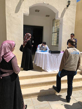 Women in Karak and Tafileh collect direct cash assistance from UN Women and the Ministry of Social Development as part of their continuing collaboration amid the COVID-19 crisis (Photo courtesy of UN Women Facebook page)